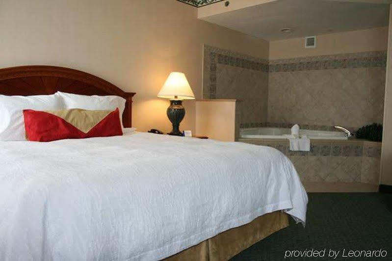 Hilton Garden Inn Virginia Beach Town Center Экстерьер фото